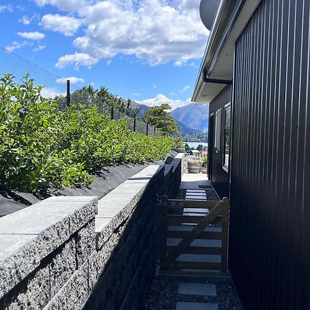Lake Views - New Apartment With Room To Relax Wanaka Zewnętrze zdjęcie