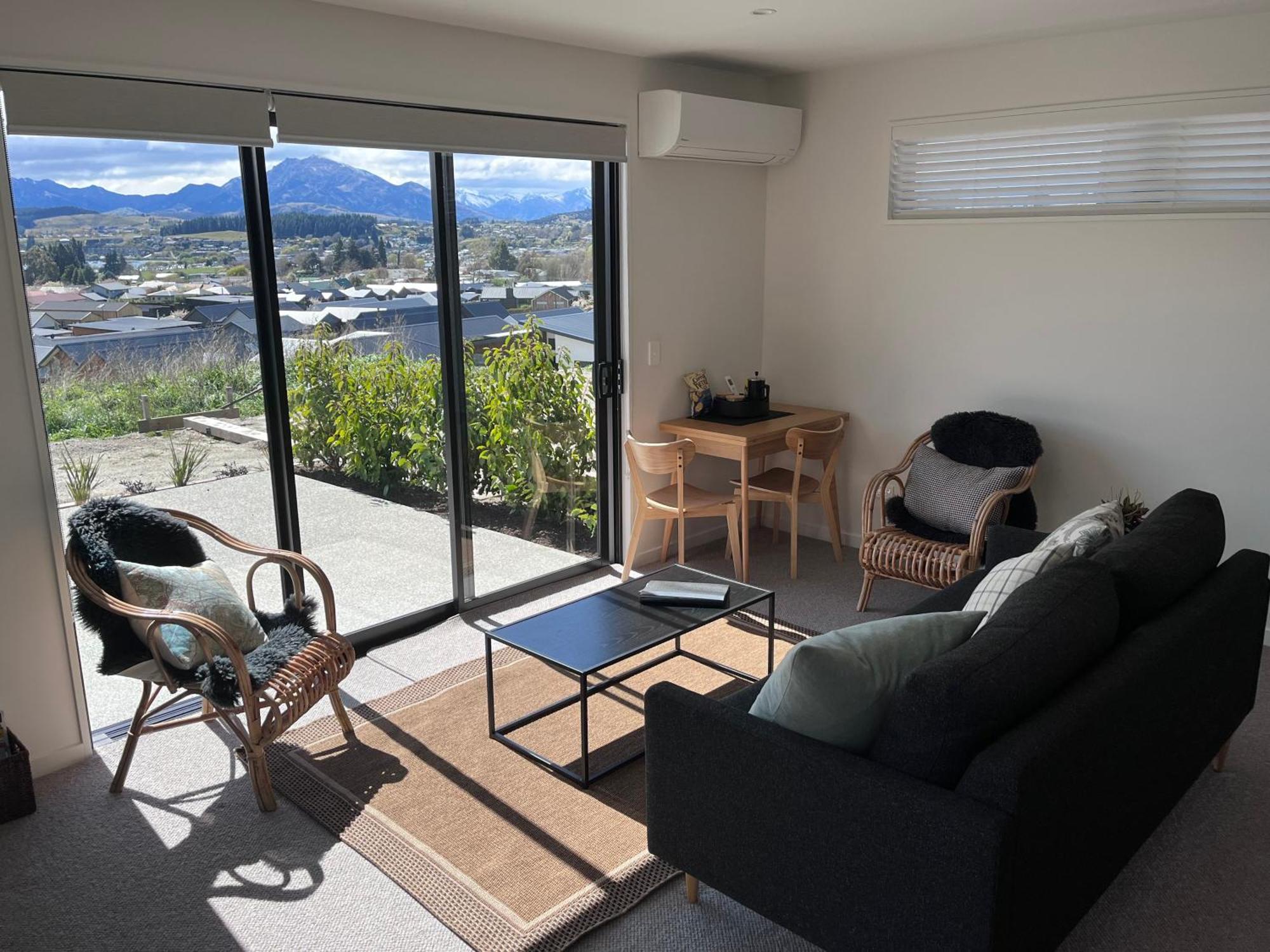 Lake Views - New Apartment With Room To Relax Wanaka Zewnętrze zdjęcie