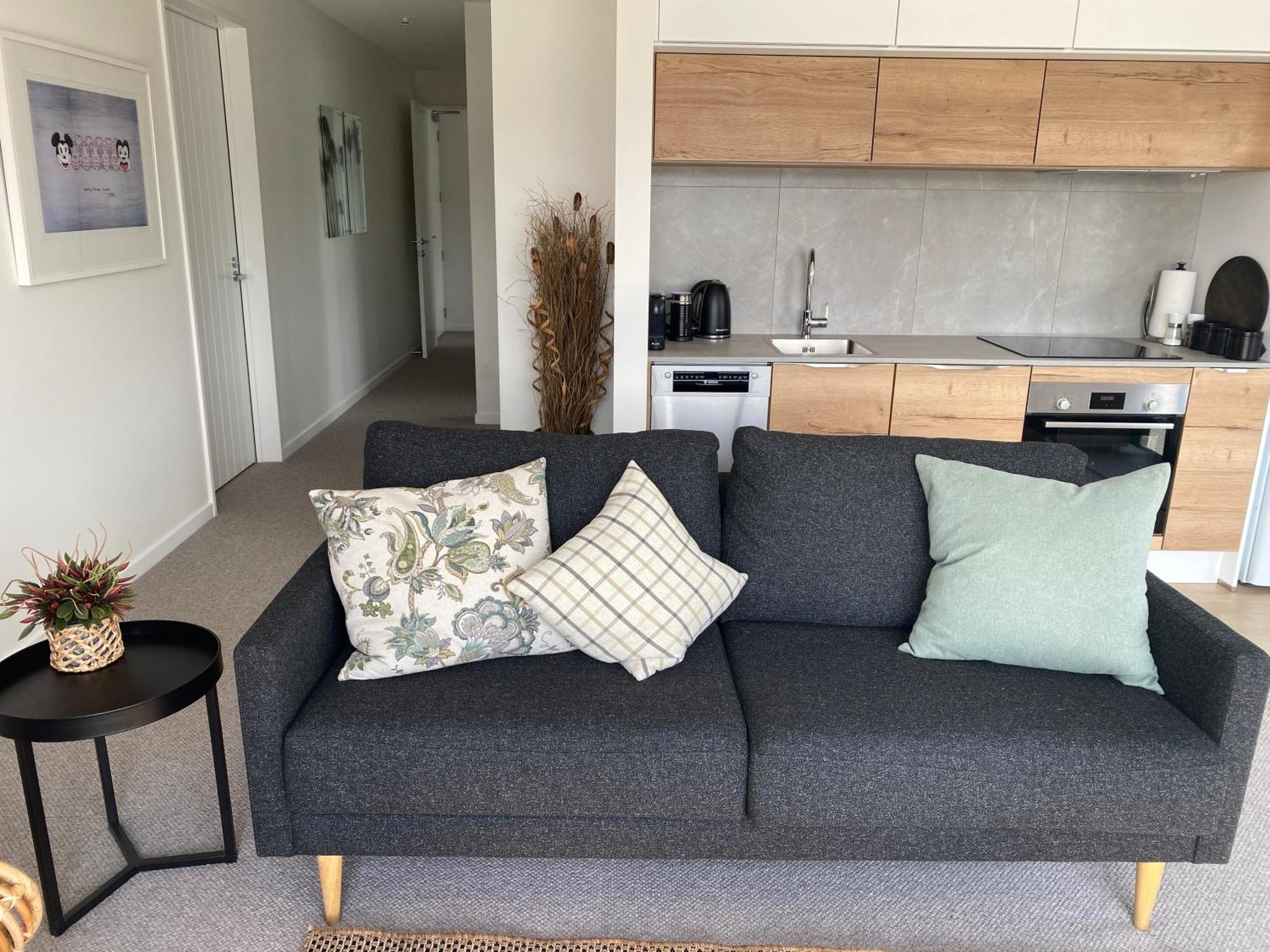 Lake Views - New Apartment With Room To Relax Wanaka Zewnętrze zdjęcie